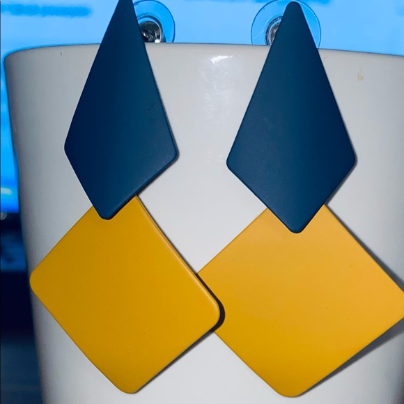 Diamond shaped earrings - Picture 2 of 2